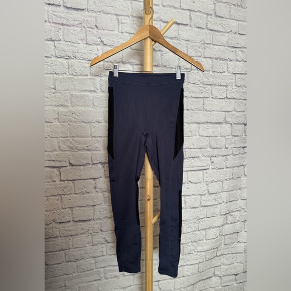 Motion 365 Highwaisted Fabletics Leggings - Picture 10 of 12